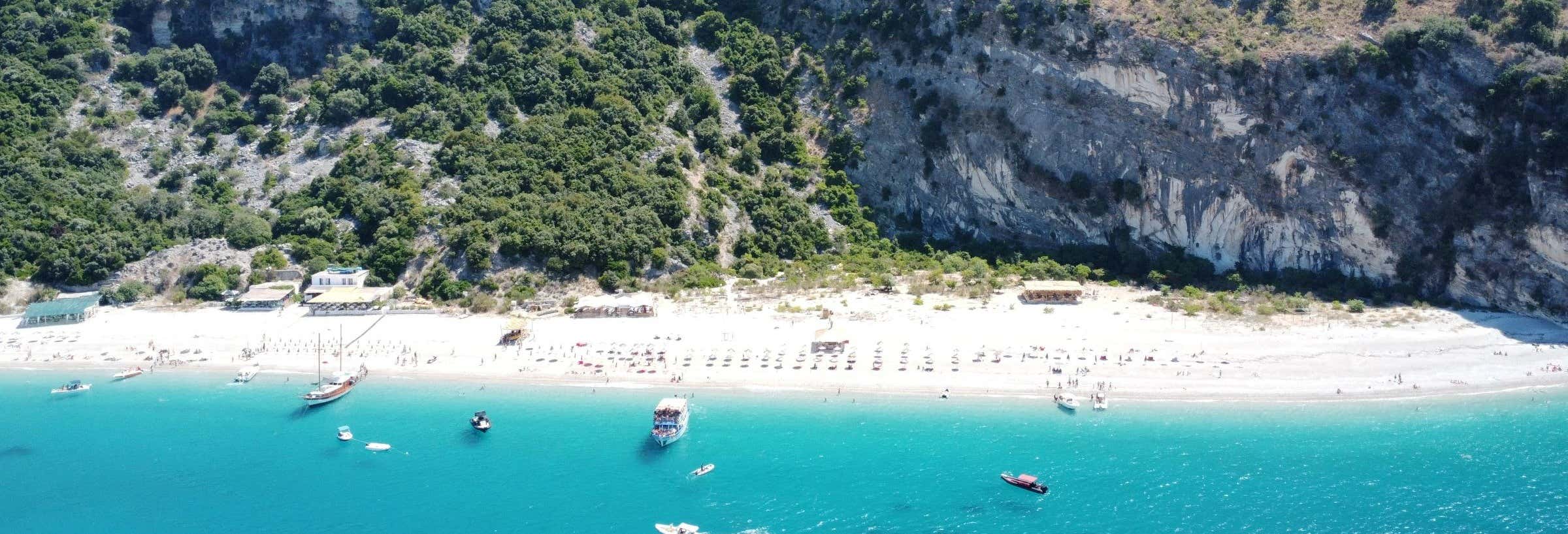 Giro in barca nella costa di Saranda