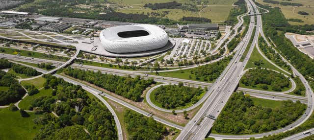 Tour dell'Allianz Arena, lo stadio del Bayern Monaco con trasporto