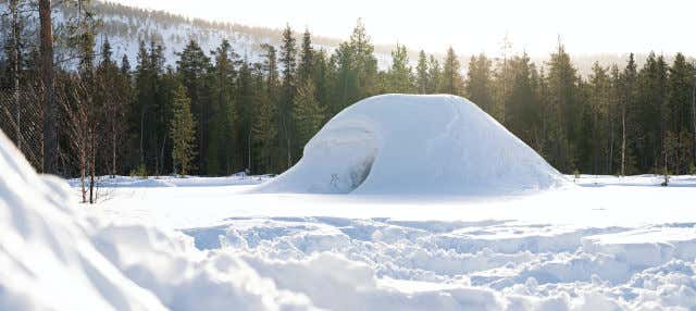 Costruzione di un iglù a Grandvalira
