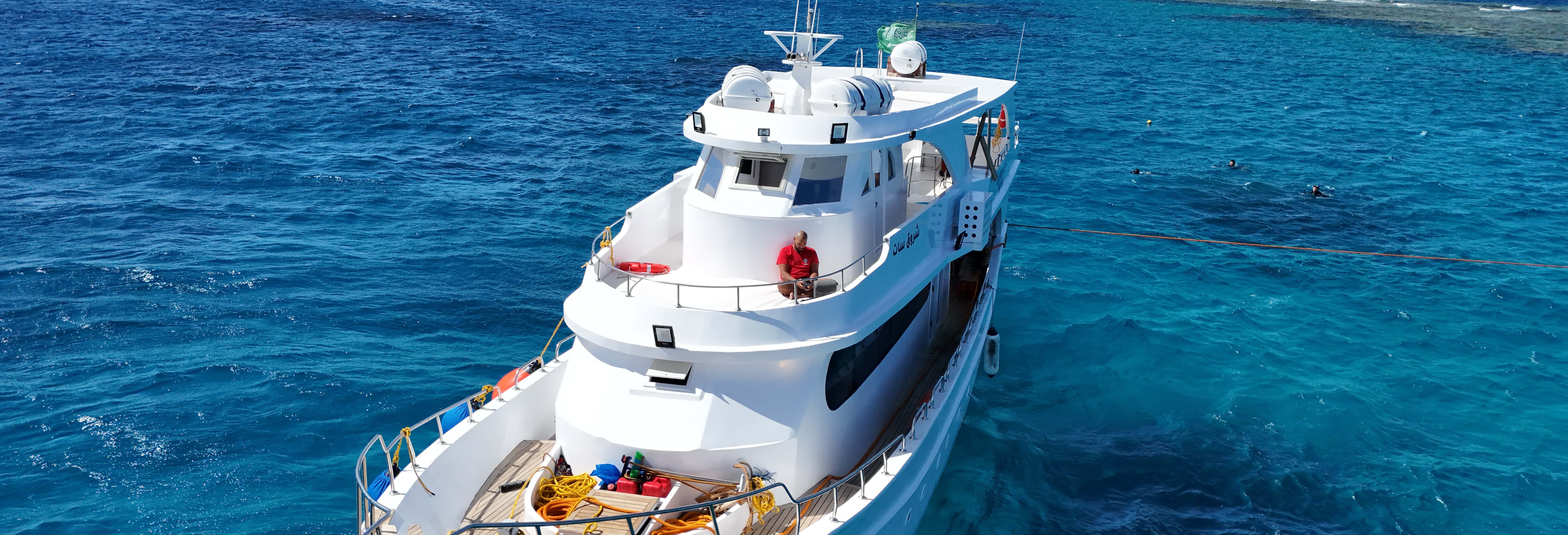 Giro in barca al tramonto a Gedda