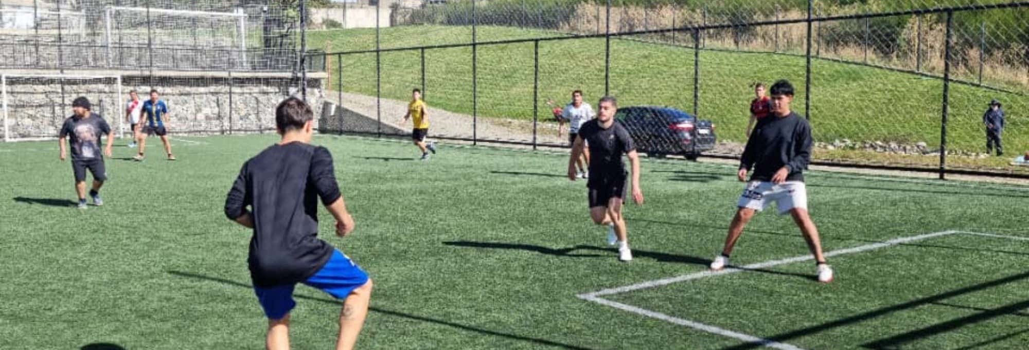 Partido de fútbol con lugareños + Asado argentino
