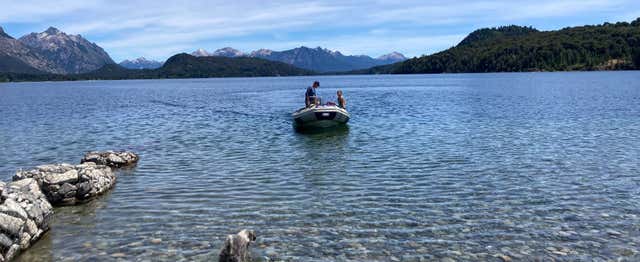 Paseo privado en lancha por los lagos de Bariloche, Bariloche - Reserva online en .com