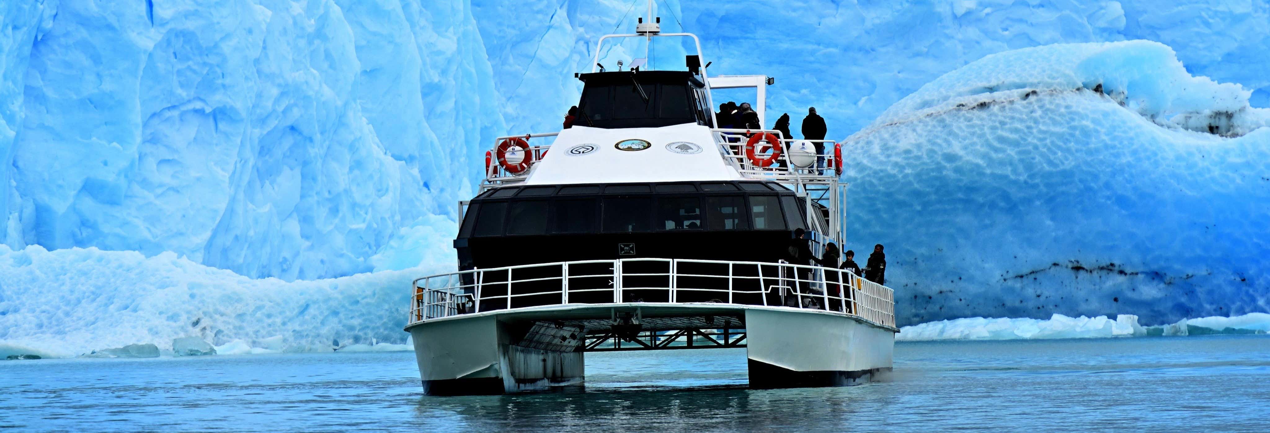 Paseo en barco por la cara norte del glaciar Perito Moreno