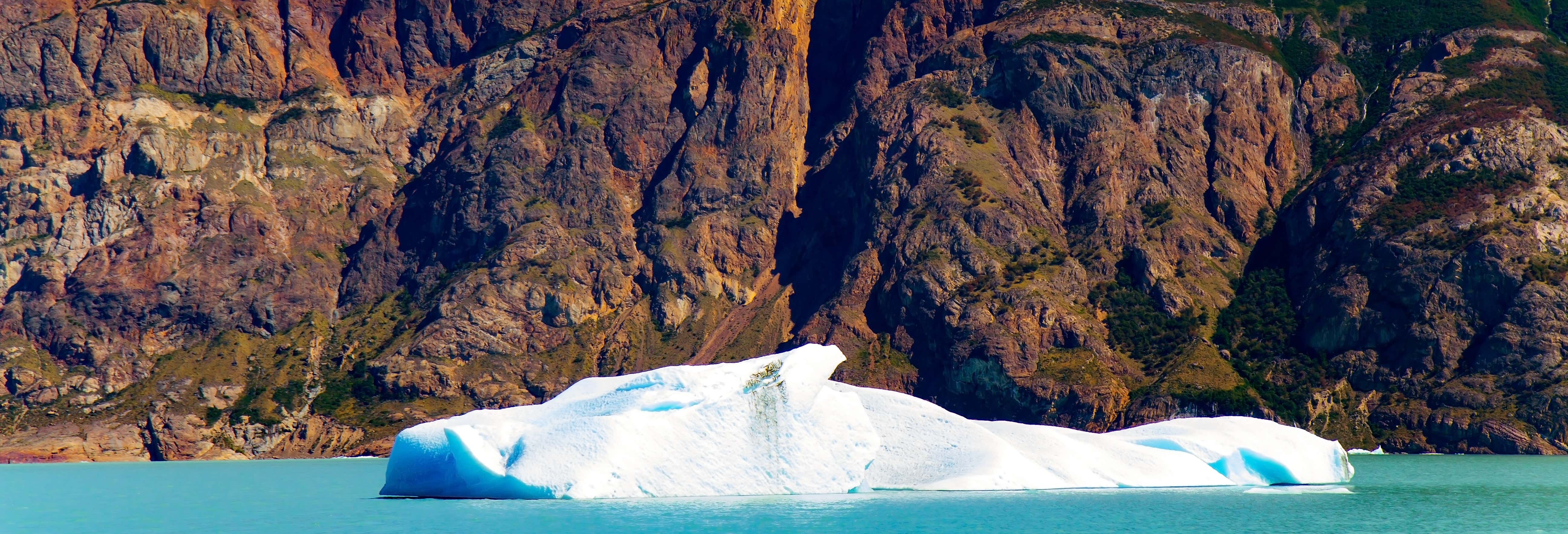 Giro in barca sul lago Viedma