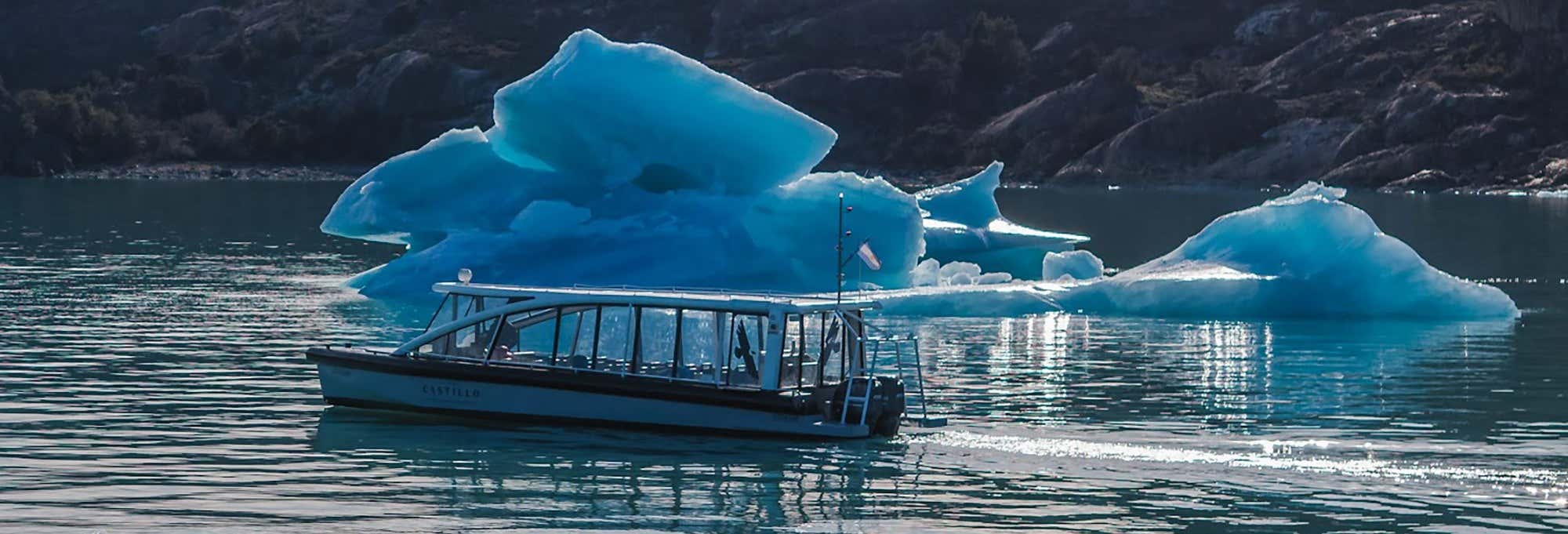 Excursión a Cerro Castillo en barco + Tour en 4x4