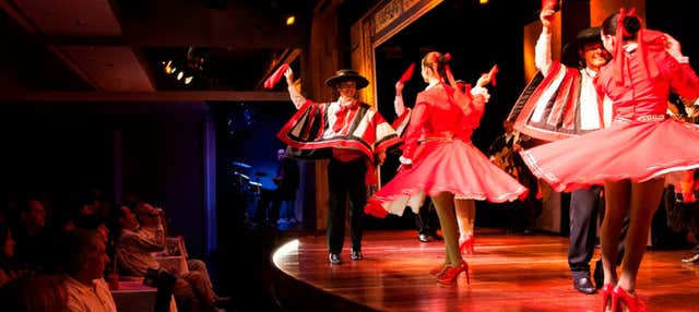 Cena con spettacolo folcloristico