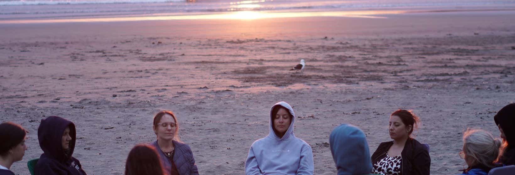 Meditación al atardecer en Puerto Pirámides