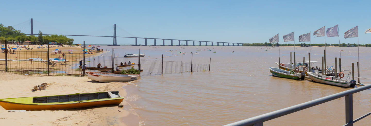 Passeio de lancha pelo rio Paraná