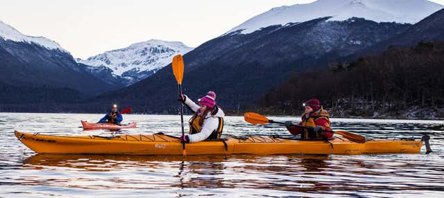 Tour del Lago Escondido in kayak al tramonto