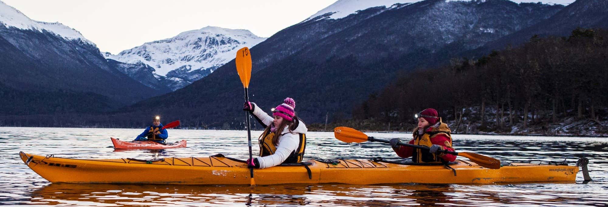 Tour del Lago Escondido in kayak al tramonto
