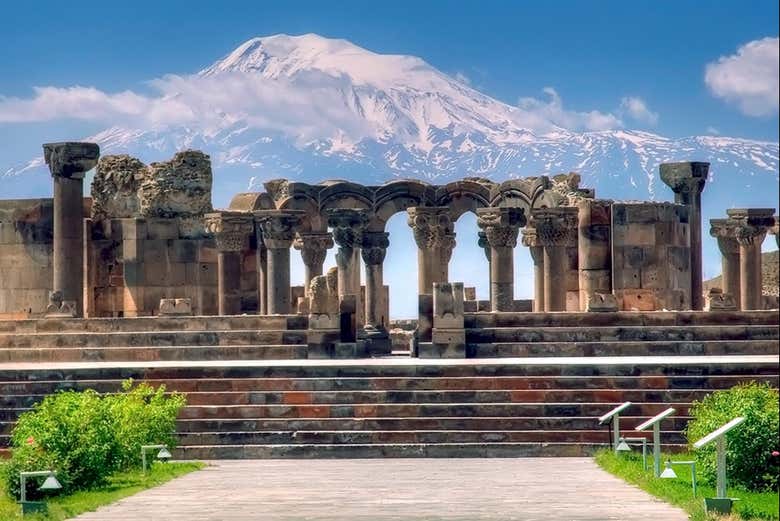 Echmiadzin and Zvartnots Day Trip