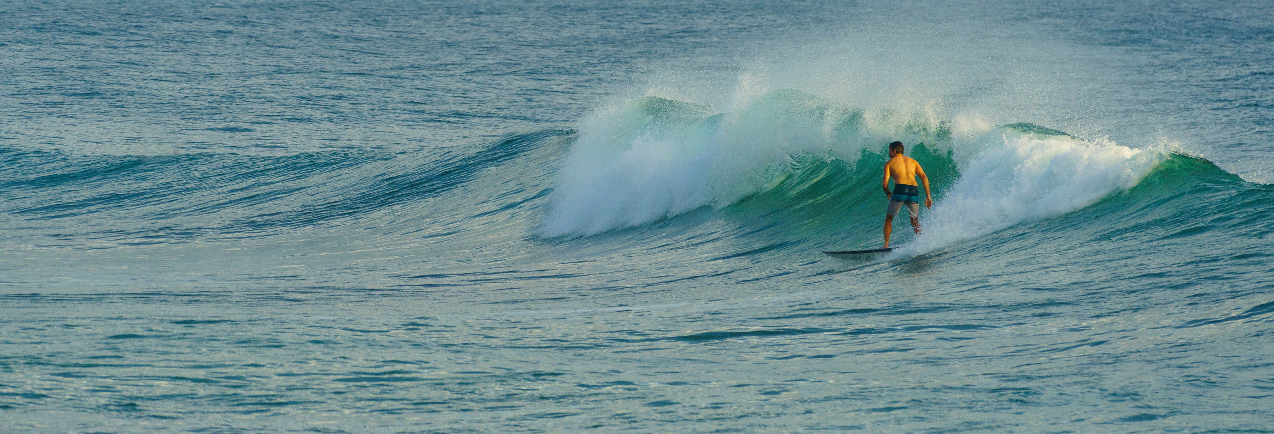 Surfe em Gold Coast + Farol de Fingal Head 