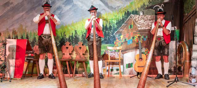 Spettacolo tirolese con cena e musica dal vivo