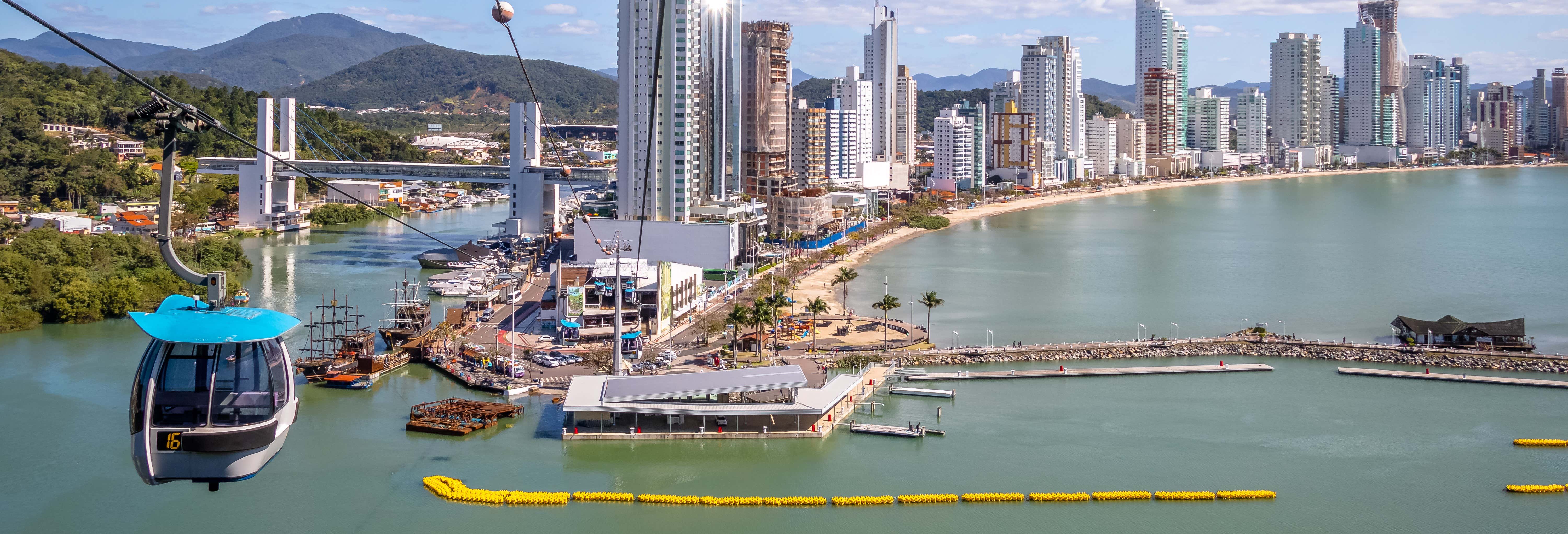 Funivia del Parco Unipraias fino alla spiaggia di Laranjeiras + Barca pirata