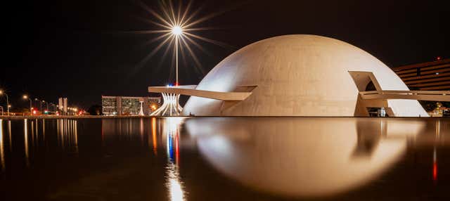 Tour panorâmico noturno por Brasília