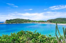 Passeio de catamarã por Cabo Frio