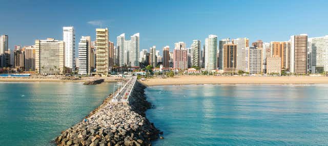 Passeio de canoa havaiana pela Praia de Iracema