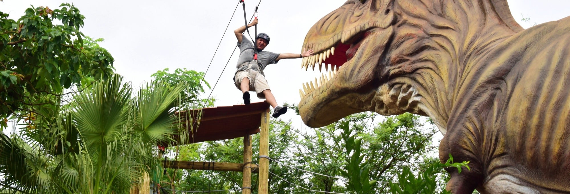 Ingresso do parque Dino Adventure 