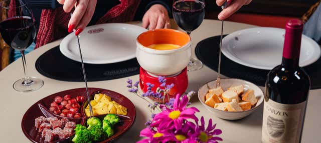 Pranzo o cena a base di fonduta al ristorante Casa Di Pietro