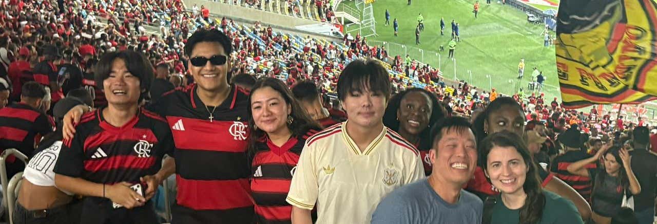 Ingresso de um jogo de futebol no Maracanã com guia local