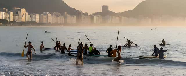 Paddle surf em Copacabana ao amanhecer