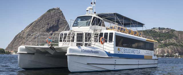 Passeio de catamar&atilde; pela ba&iacute;a de Guanabara
