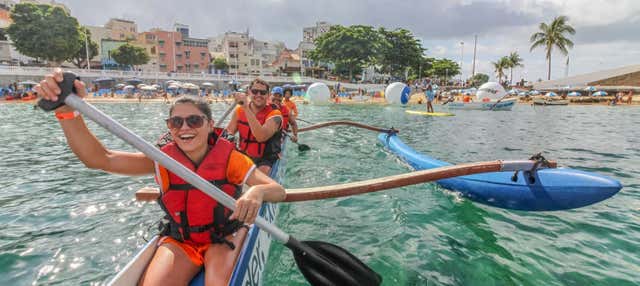 Giro in canoa polinesiana nella baia di Todos los Santos