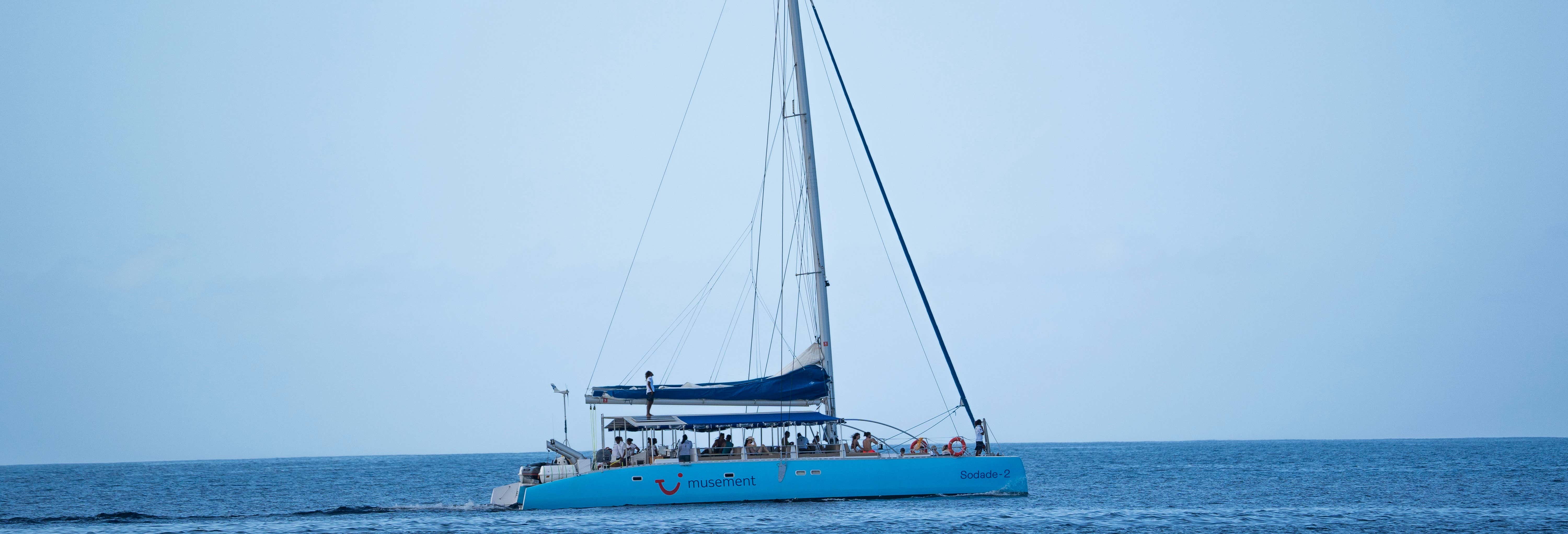 Giro in barca lungo la costa di Sal Rei