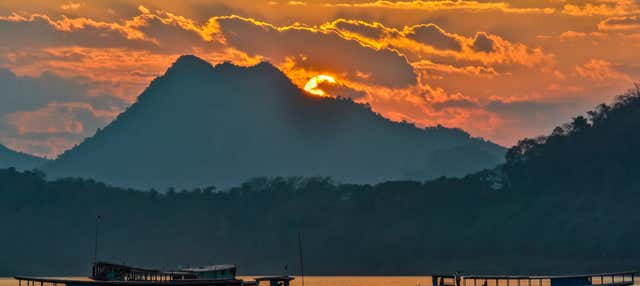 Giro in barca al tramonto sul fiume Mekong