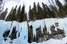 Frozen Waterfalls of Johnston Canyon Trip