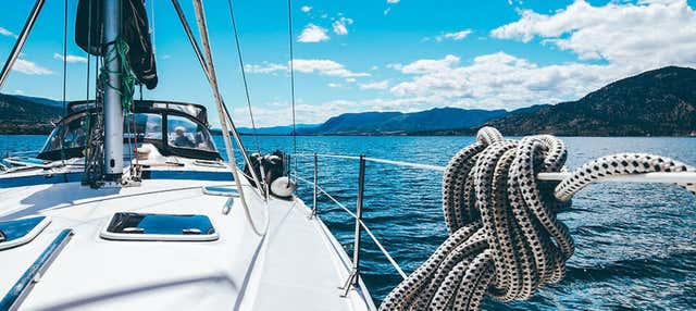 Giro in barca a vela sul lago Okanagan