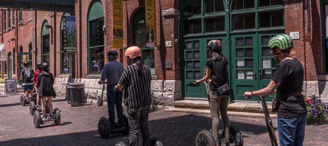Tour del Distillery District in segway