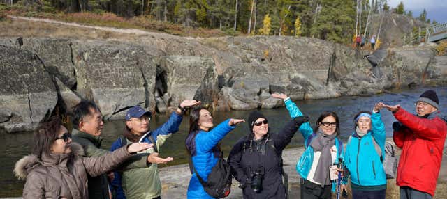 Trekking a Cameron Falls