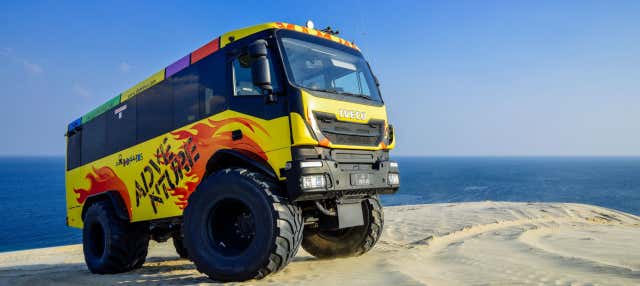 Tour in monster bus nel deserto