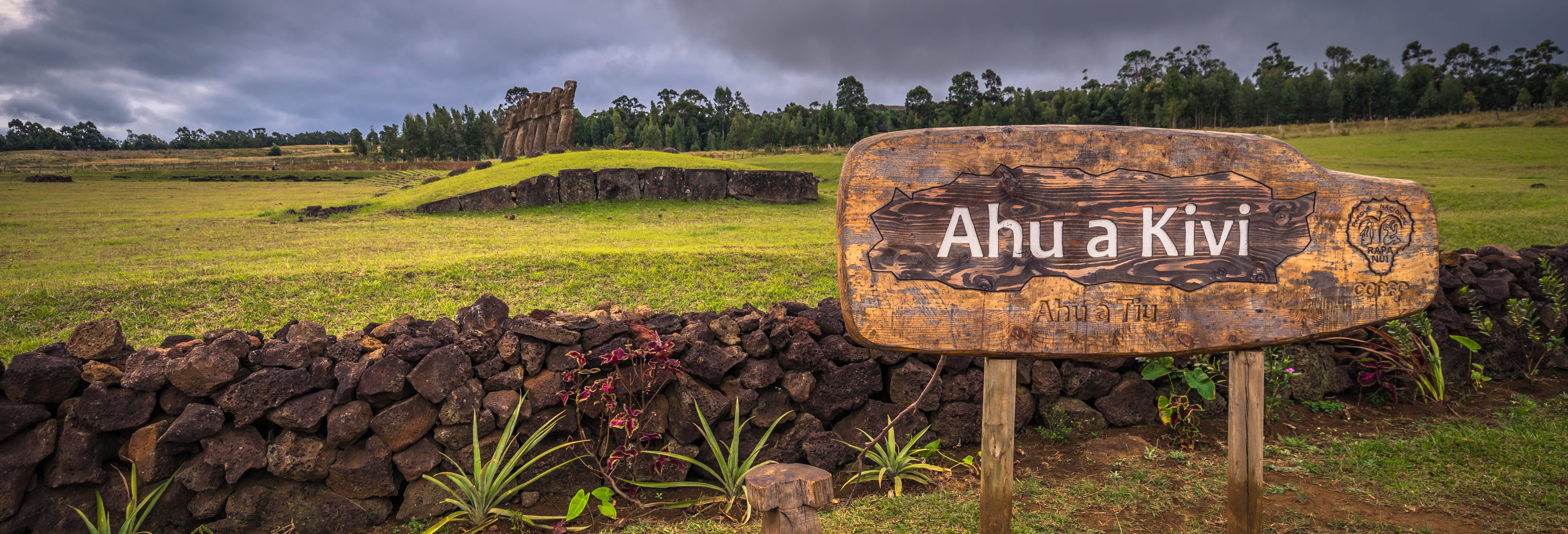 Private tour to Ana Kakenga and Ahu Akivi