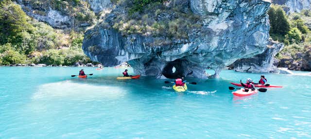 Tour delle grotte di marmo in kayak