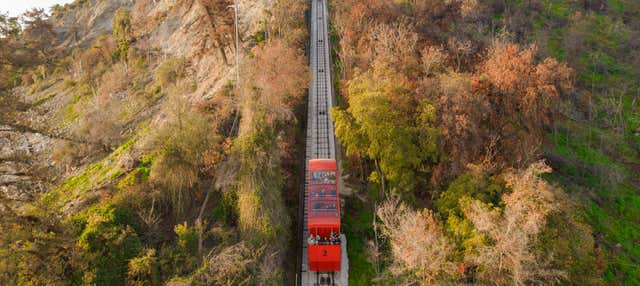 Funicular del Cerro San Cristóbal al atardecer + Cata de vinos y música en vivo