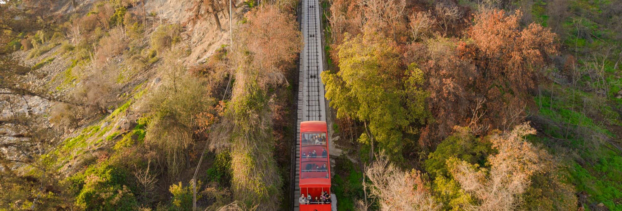 Funicular do Cerro San Cristóbal ao entardecer+ Degustação de vinhos e música ao vivo