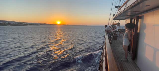Giro in barca al tramonto a Protaras