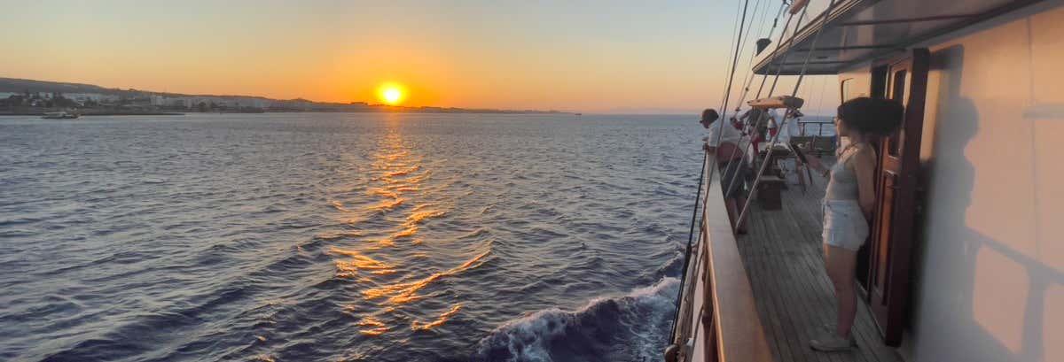 Giro in barca al tramonto a Protaras