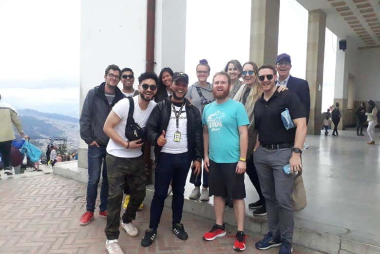 Disfrutando de la visita guiada por Monserrate - Disfrutando de la visita guiada por Monserrate