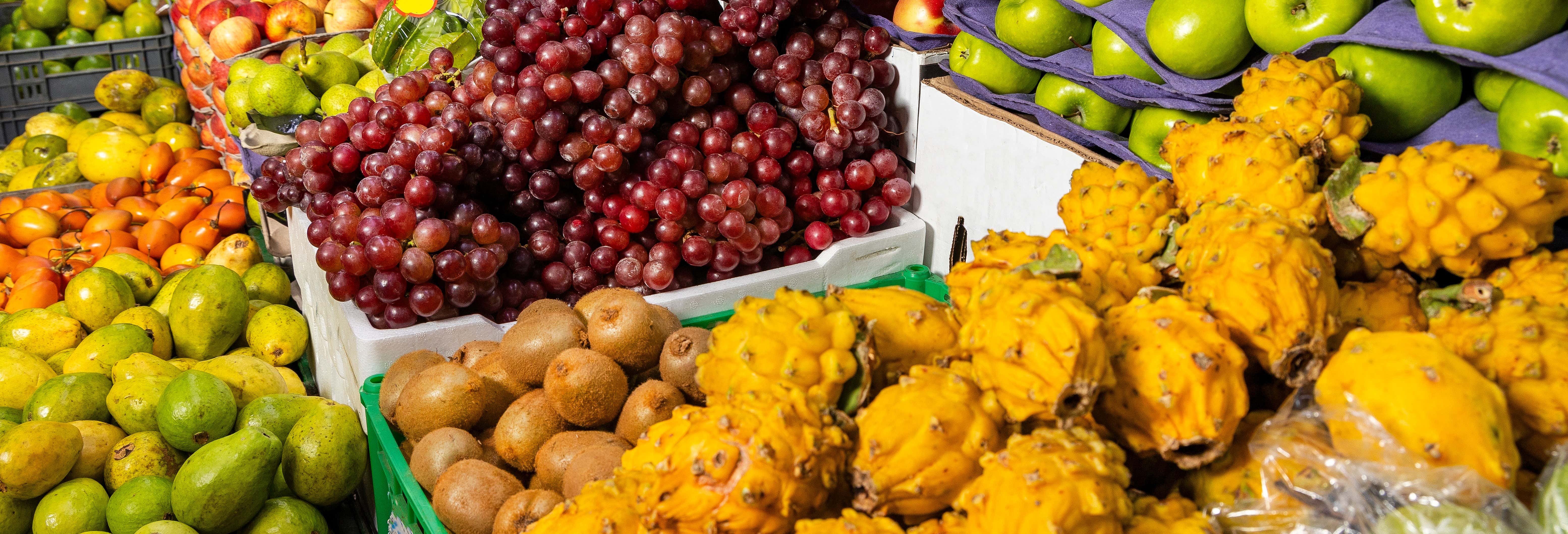 Tour della frutta colombiana al Mercato 7 de Agosto