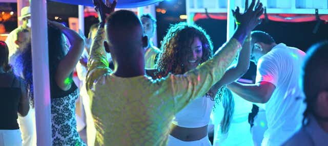 Fiesta caribeña en barco por Cartagena