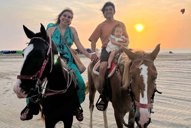 Paseo a caballo por la playa al atardecer + Cena