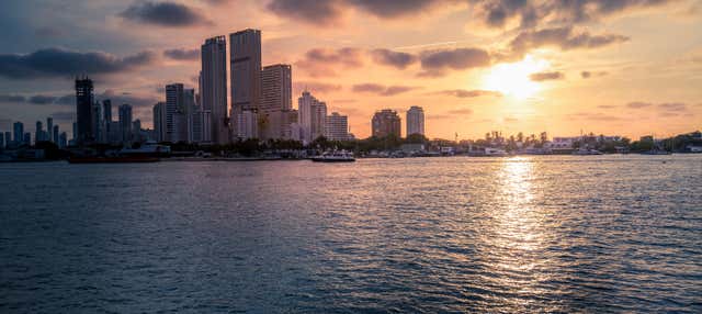 Paseo en barco al atardecer + Entrada a una discoteca