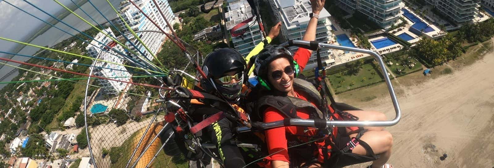 Parapendio a Cartagena + Tour in kayak a Isla del Pescador