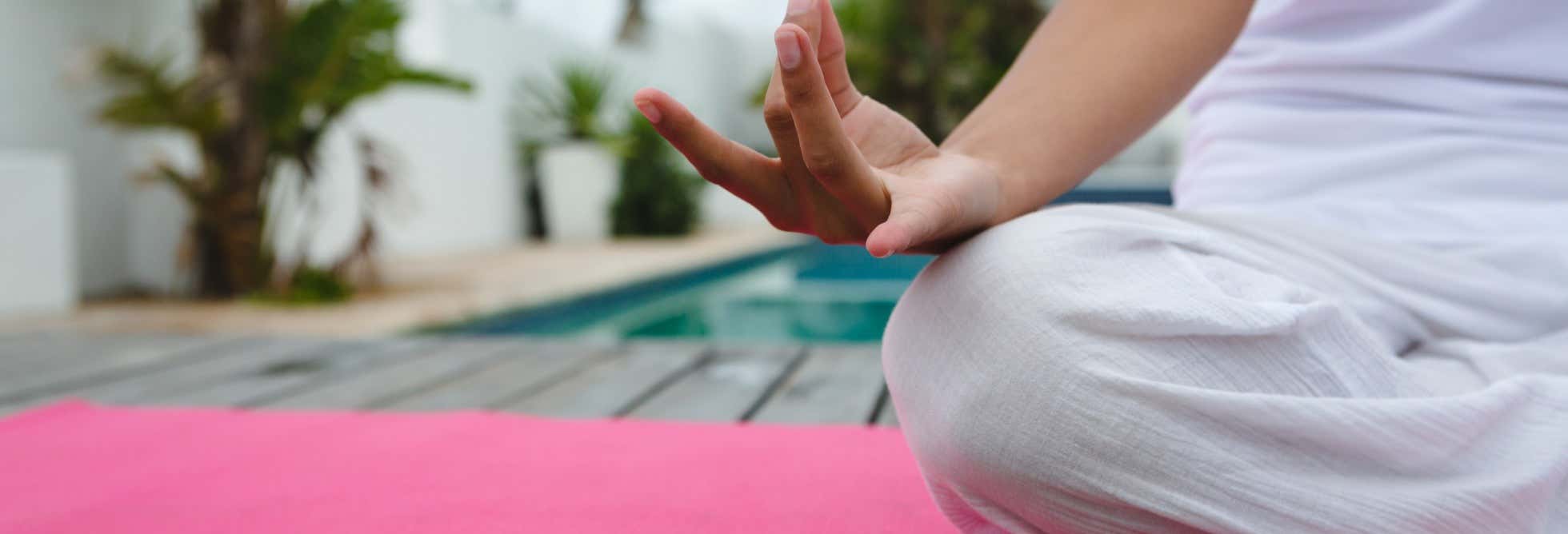 Yoga al Namasté Beach Club di Tierra Bomba
