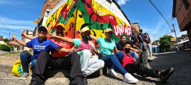 Tour del grafiti bordado por Cartago