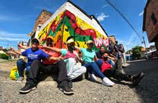 Tour del grafiti bordado por Cartago