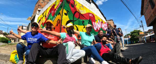 Tour del grafiti bordado por Cartago
